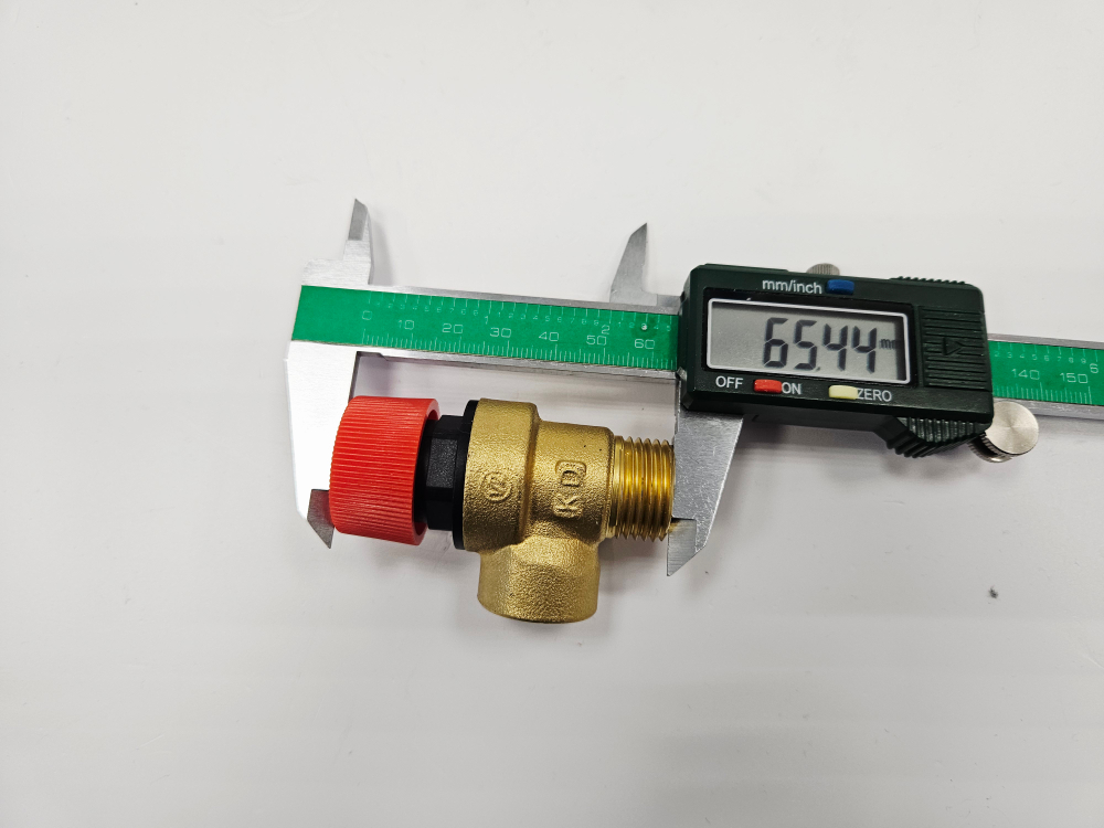 Предохранительный клапан G1/2", 1.5 бар, НР