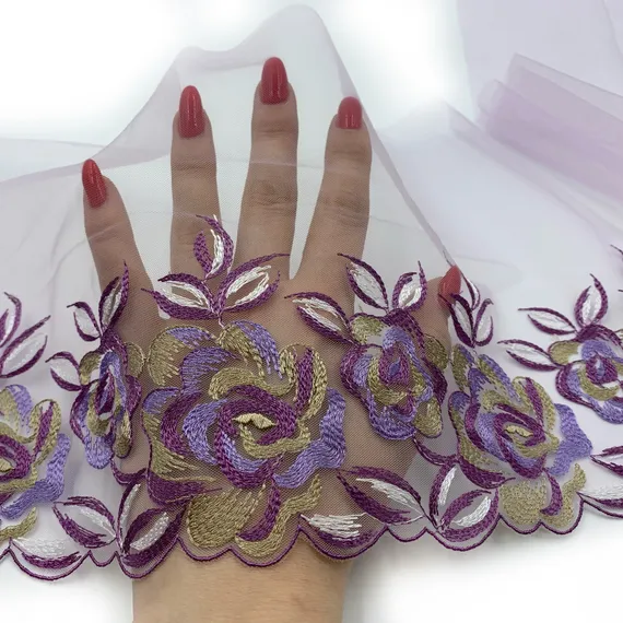 Вышивка на сетке лаванда (левая) 20 см