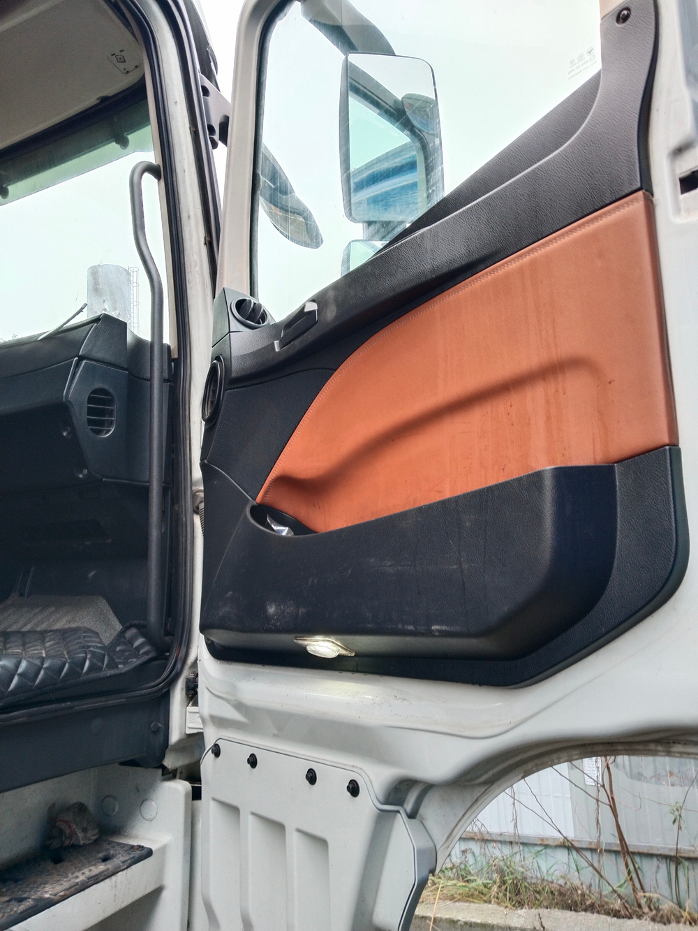 Foton AUMAN 4x2 Седельный тягач BJ4189SLFKA (Дизельный, 11,8 л, 470 л.с. АТ)