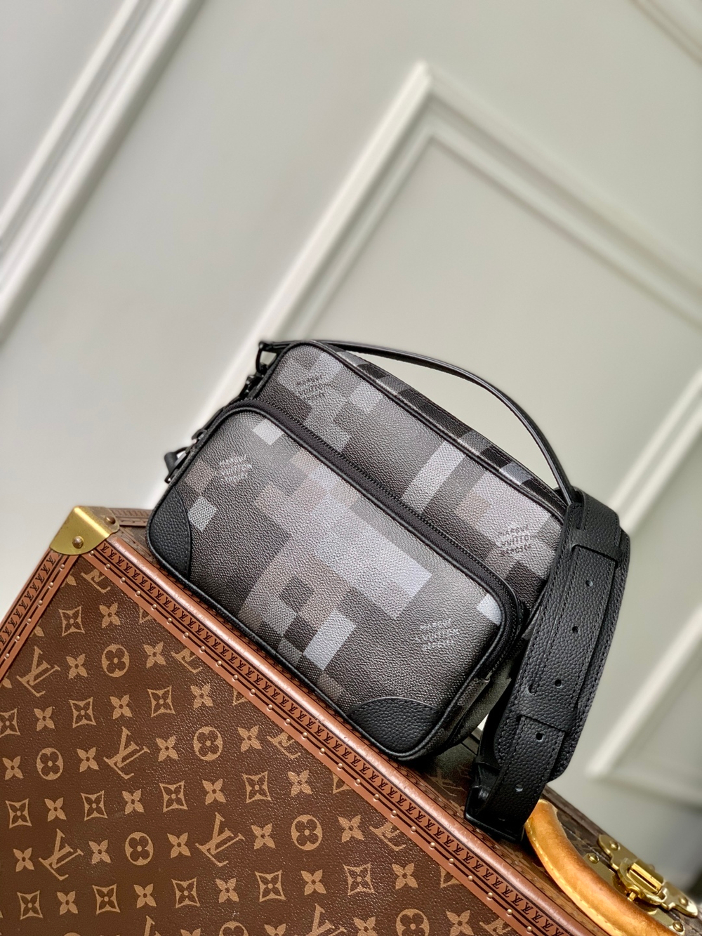 Louis Vuitton Nil Bag