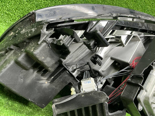 Битая Фара правая Geely Tugella (2019-2024) LED