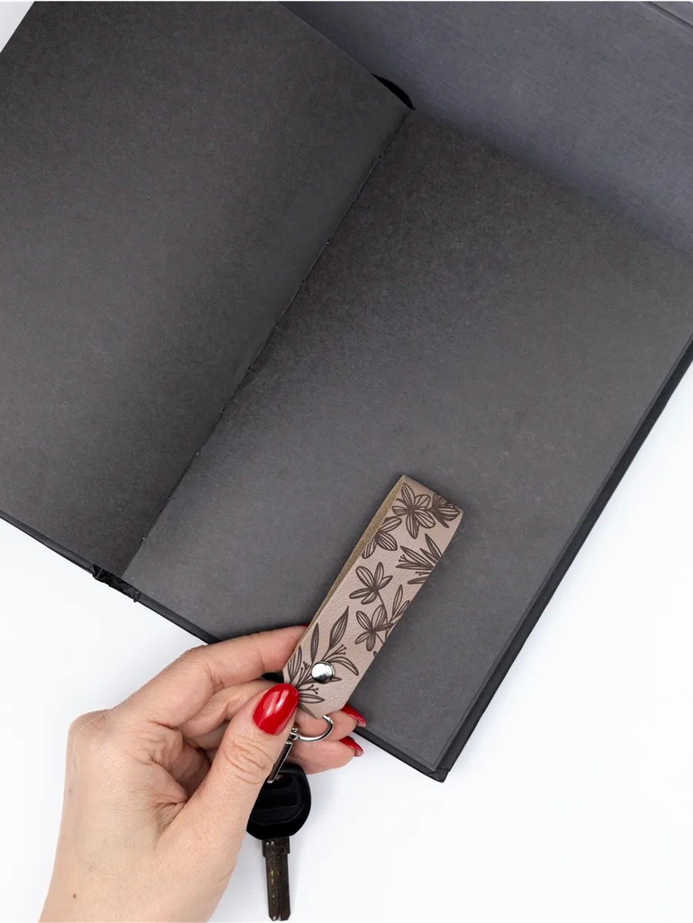 Брелок "Утро доброе" бежевый