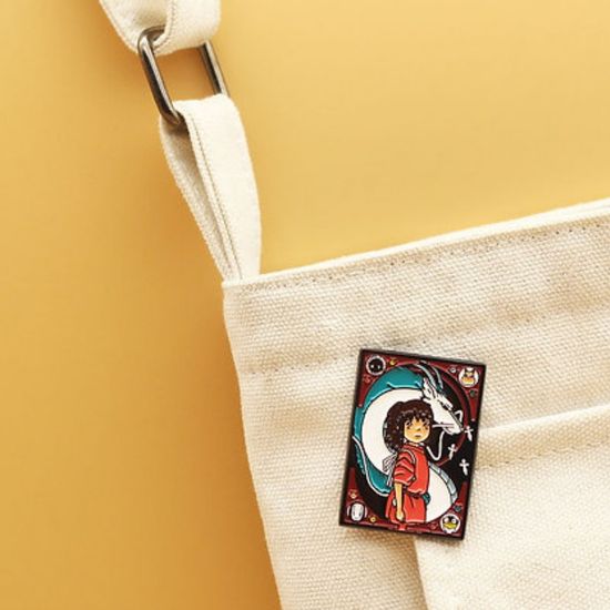 Значок металлический "Постер Унесенные призраками.Тихира и Хаку", 4*2,9см