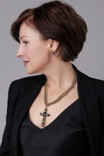 Колье двойная цепь с крестом из кристаллов, оттенок золото антик