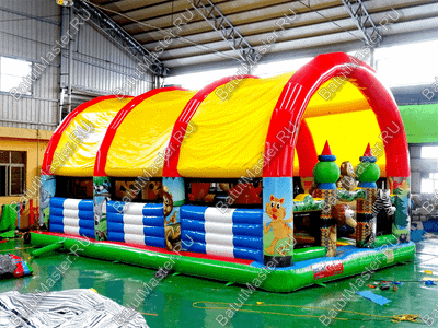 Надувной батут "Зверята с крышей 3" со скалодромом, 11*7*6 м