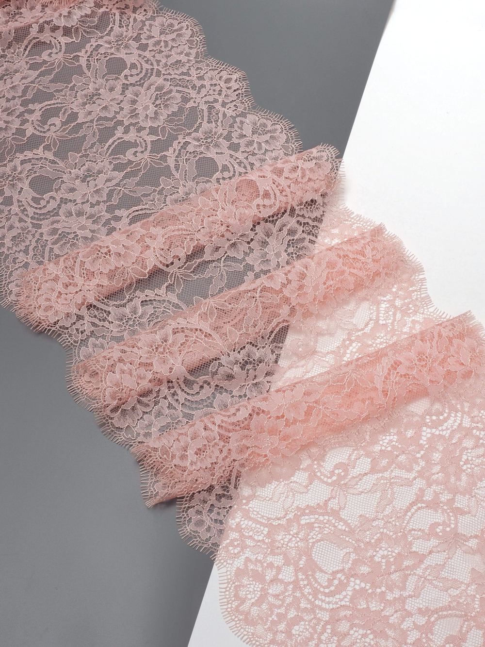 Кружево шантильи для белья цветочно-розовое неэластичное ширина 23 см купон 2.9 м