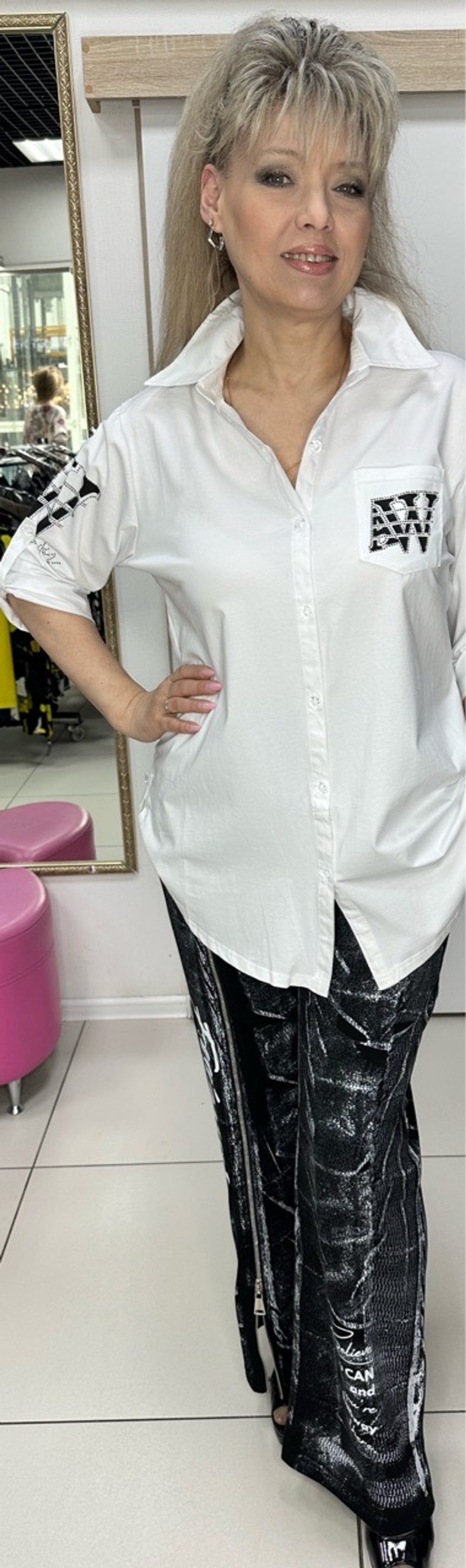 Белая рубашка с оригинальным изображением