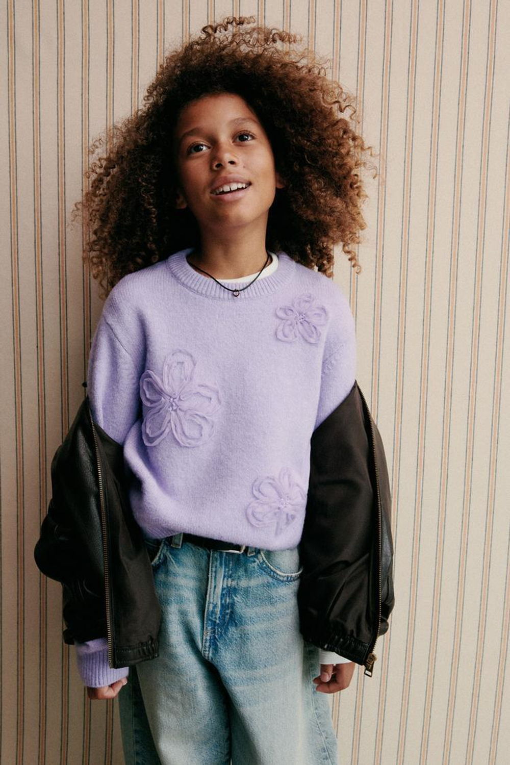 ZARA ВЯЗАНЫЙ ДЖЕМПЕР С ЦВЕТАМИ, СИРЕНЕВЫЙ