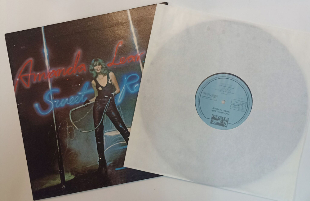 Винтажная виниловая пластинка LP Amanda Lear Sweet Revenge (Germany 1978)