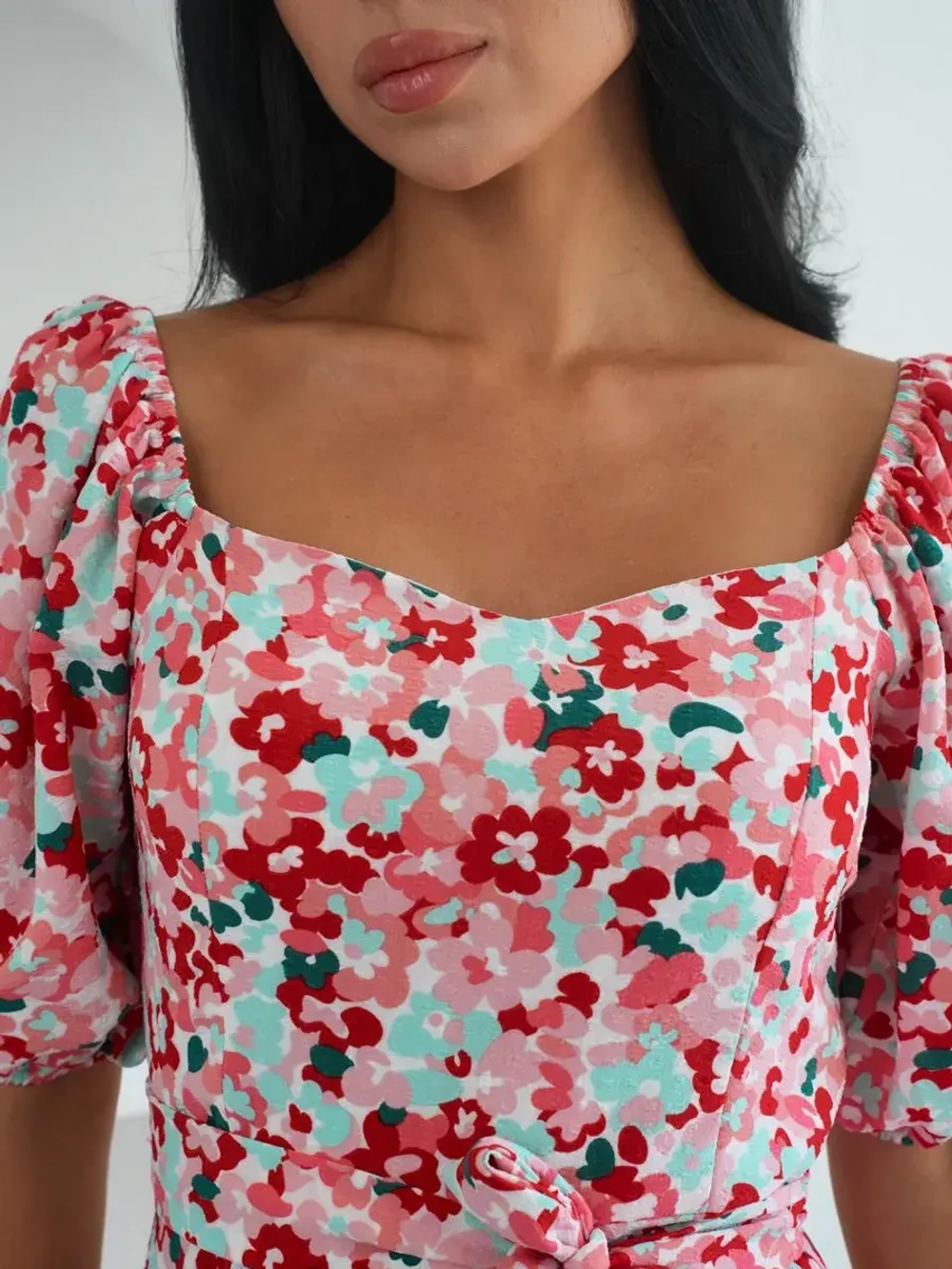 Летнее платье короткое в цветочек