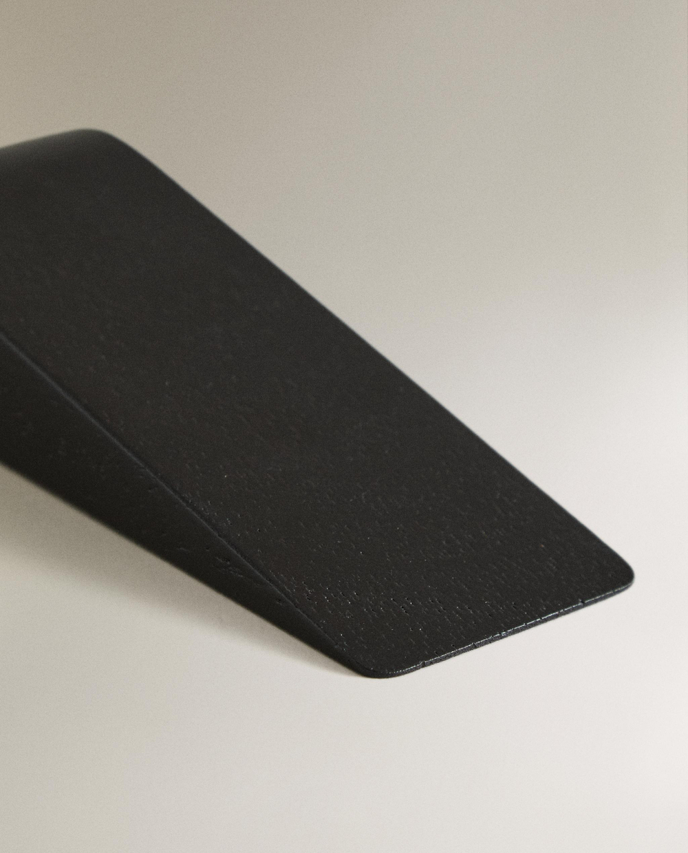 Zara Home Декоративная фигурка из дерева, цвет чёрный, 14 см