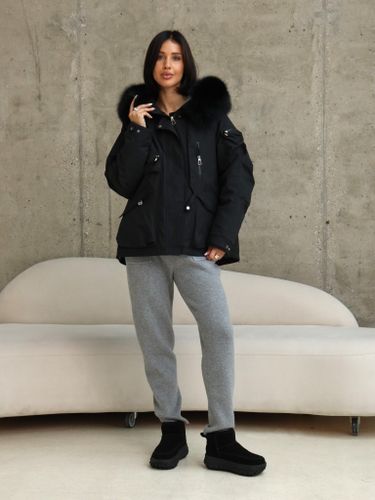 Черная укороченная парка с меховым воротником