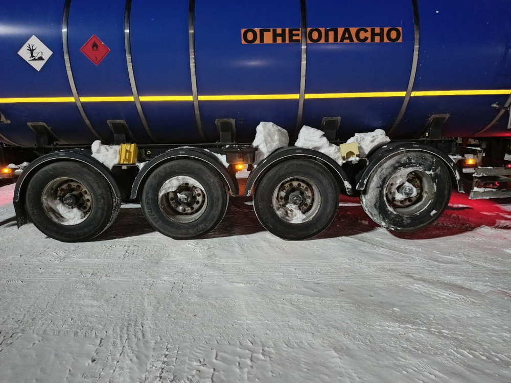 FoxTank 8777 Полуприцеп цистерна 877721 (светлые нефтепродукты)