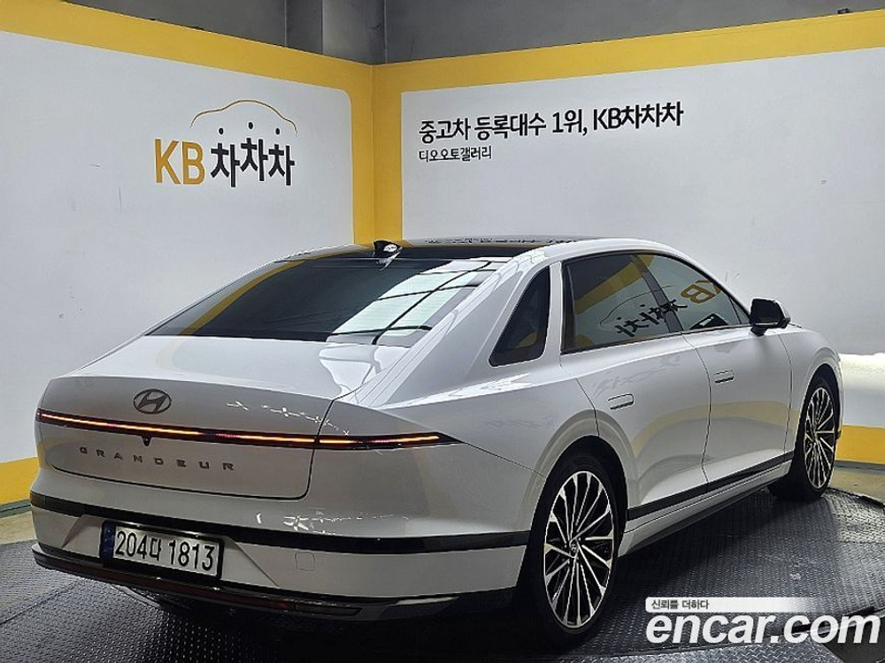 Hyundai Grandeur (Azera) Hybrid (GN7) Calligraphy (04.2023)