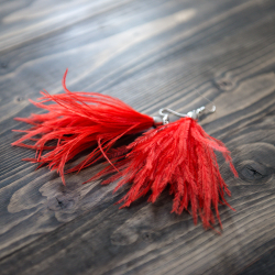 серьги с перьями