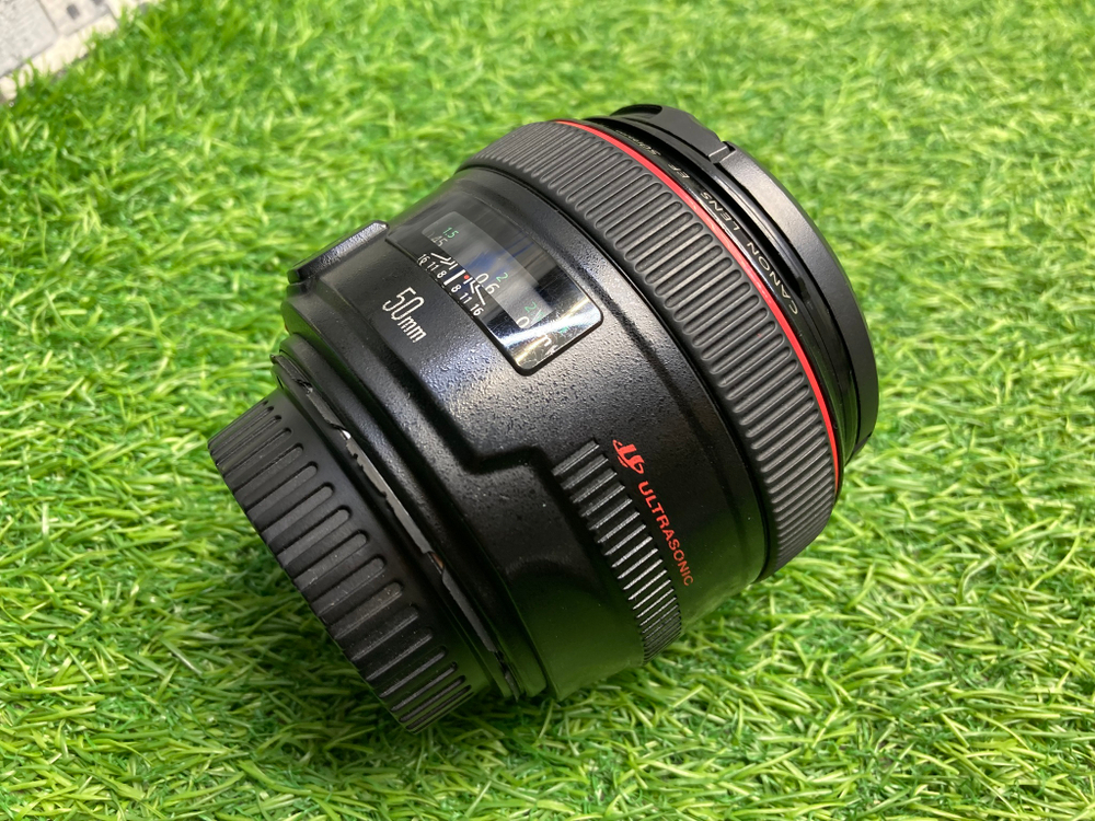 Canon EF 50mm 1.2L USM