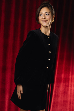 Жакет из бархата с объемной баской черный