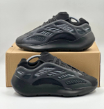 Adidas Yeezy Boost 700