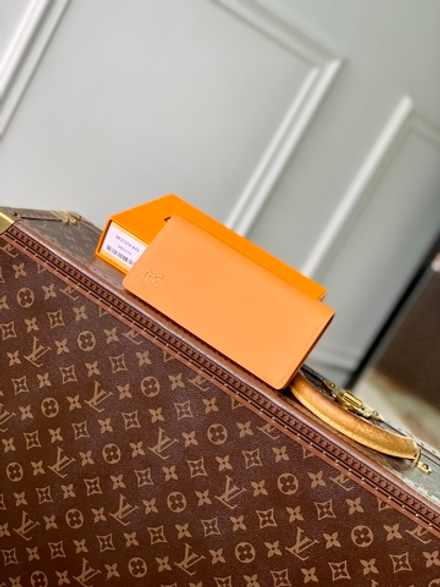 Louis Vuitton Brazza Wallet