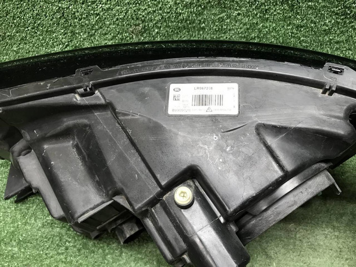 Фара правая Range Rover Vogue 4 12-17 ксенон