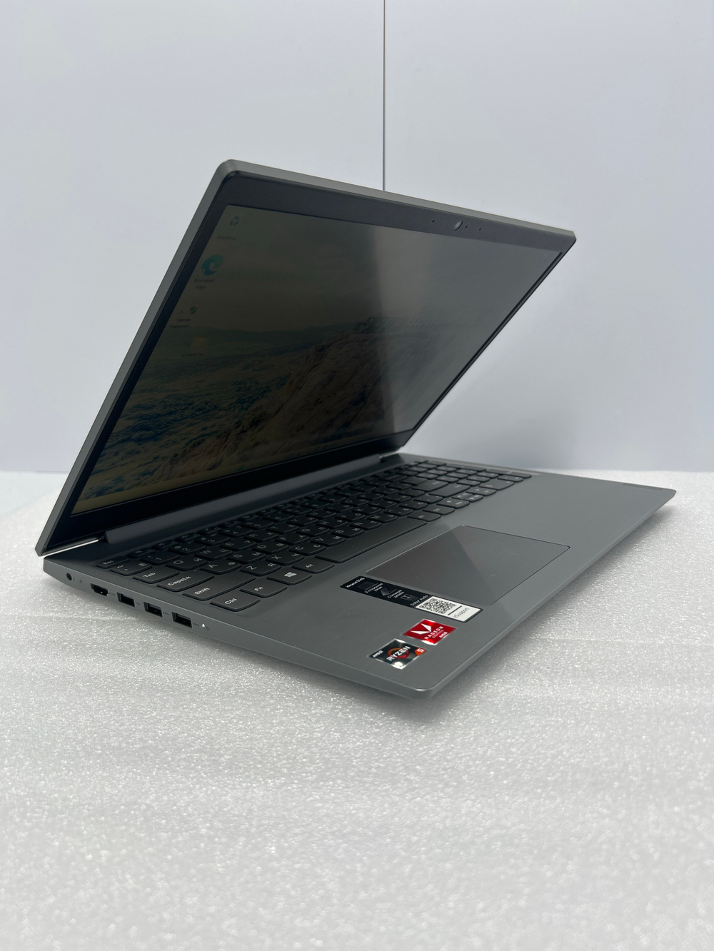 Ноутбук Lenovo IdeaPad S145-15API (81UT00P4RU) 15.6"/AMD Ryzen 5 3500U/RAM 8GB/SSD 512GB/AMD Radeon Vega 8/1920*1080/TN/Windows 11/Подсветка кл-ры: нет/серый. Состояние: Уценка/небольшой след. на матрице от клавиатуры