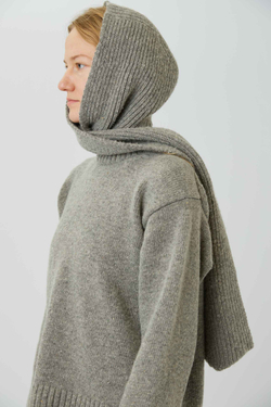 Шарф с капюшоном серого цвета