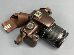 Canon EOS 1100D kit 18-55mm IS 1.700 кадров