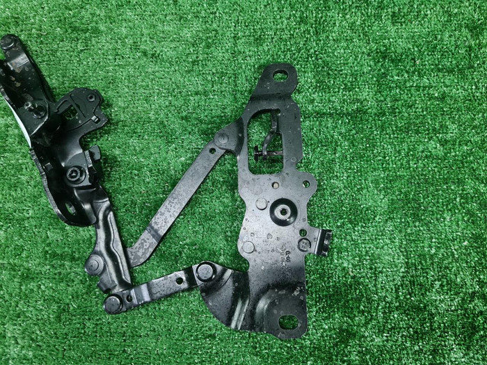 Петля капота левая BMW 5er F10 (2009-2017)