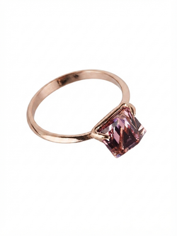 Кольцо Миражи тонкое с розовым кристаллом-кубиком Swarovski