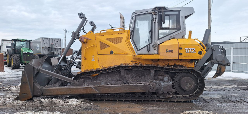 ДСТ-Урал D12* Бульдозер D12.0101 (Дизельный, 6,7 л, 239 л.с., АТ)