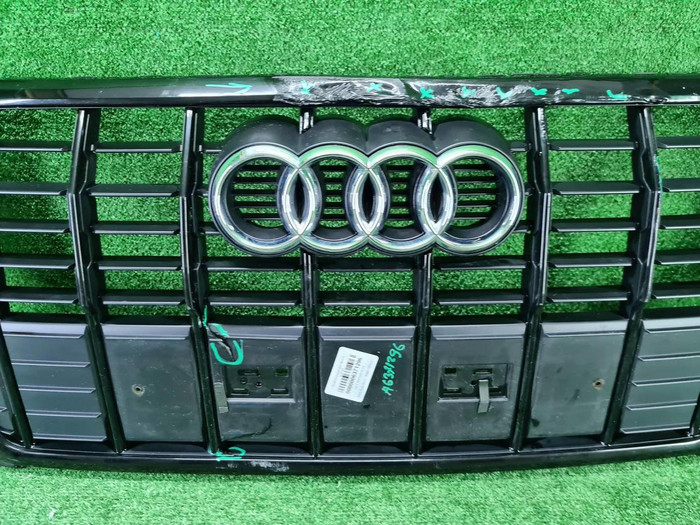 Решетка радиатора Audi Q3 2 (2018-н.в.)