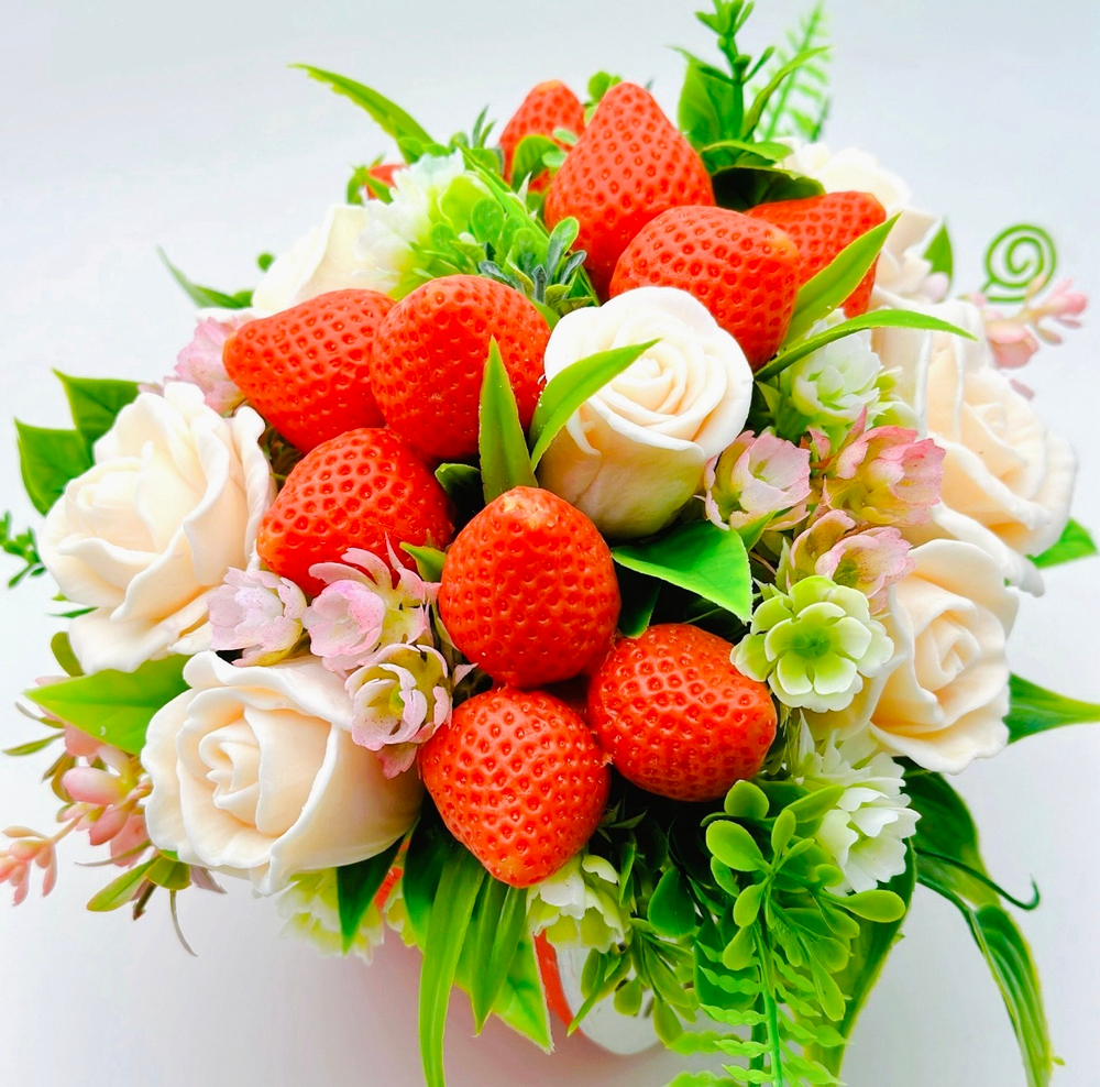 Чашка с клубникой (букет)