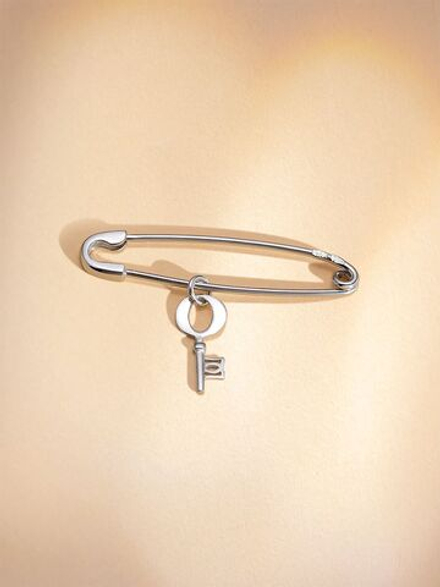 Серебряная булавка с подвеской Ключик