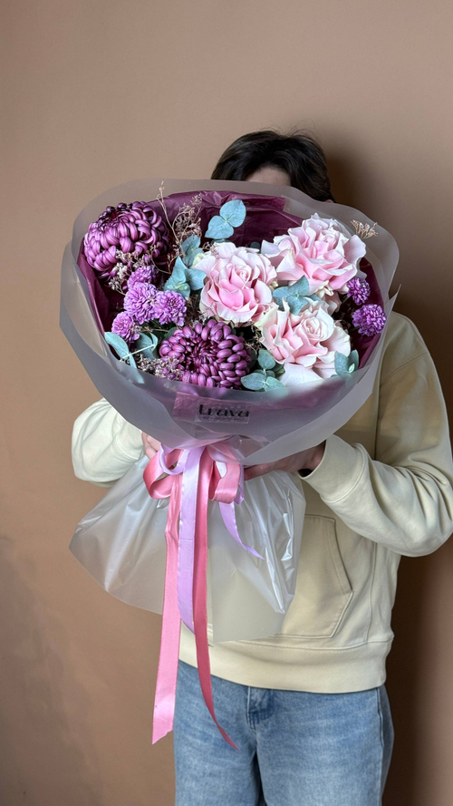 Букет "Весенний Шепот" Хризантема, дубок, роза