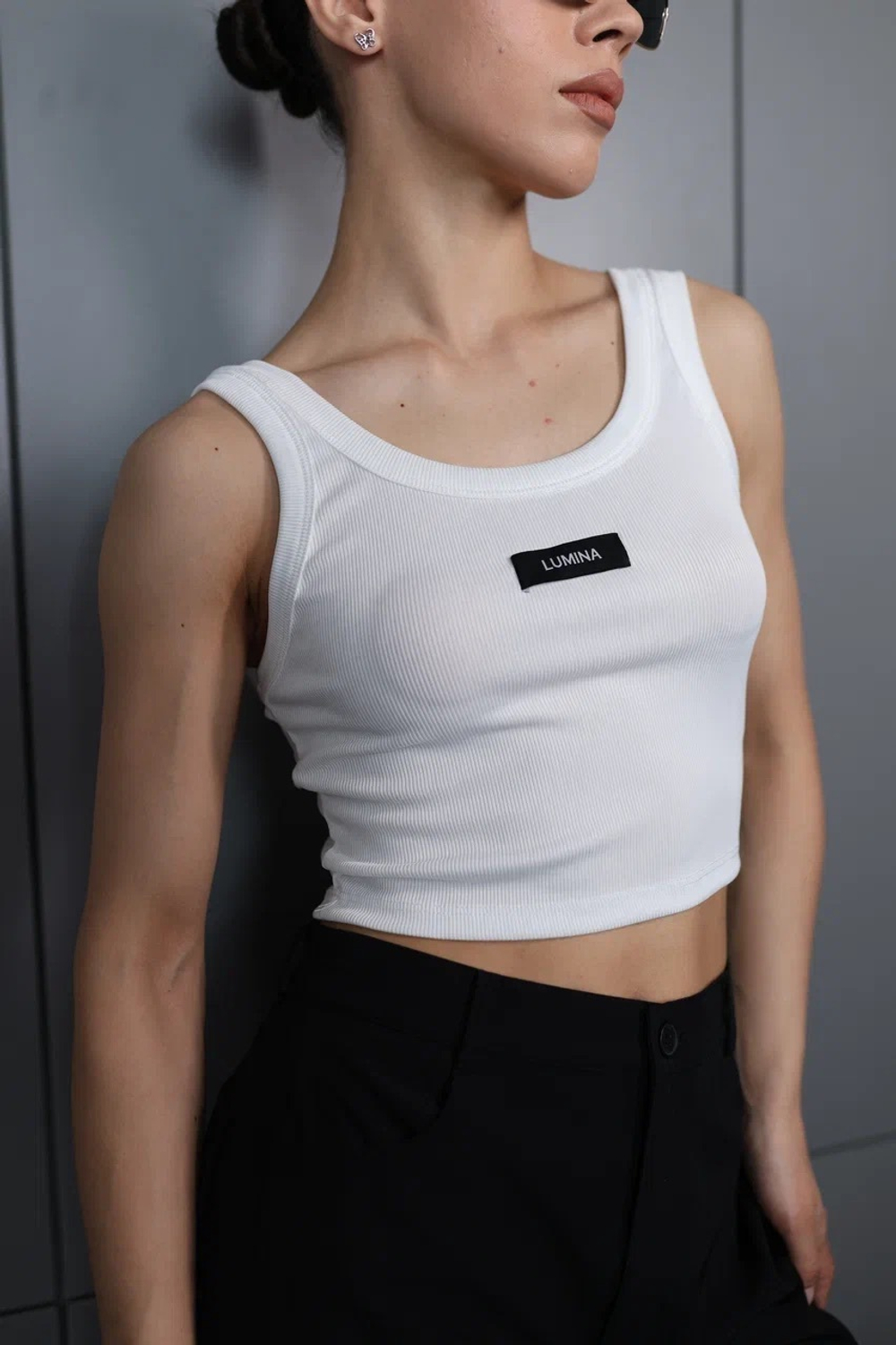 топ с нашивкой