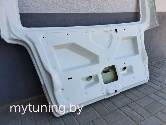 Задняя пластиковая дверь (хлопушка) для Mercedes Vito W638