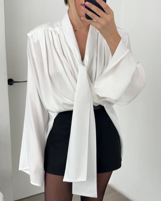 Блуза удлинённая с подплечниками и шарфом