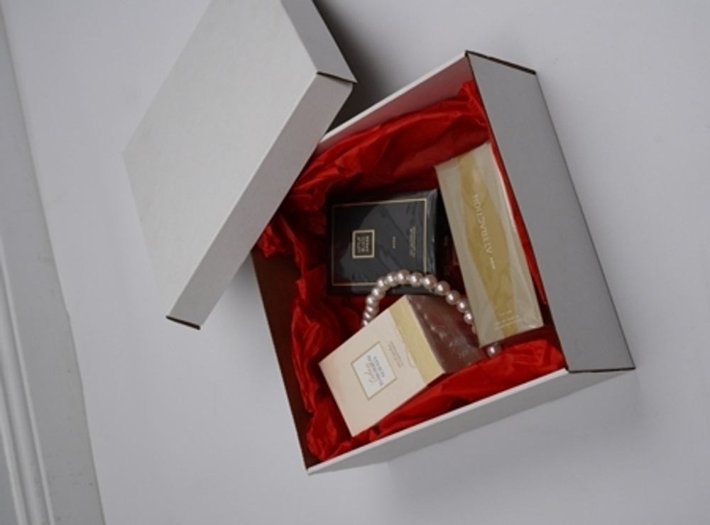 Коробка самосборная  крышка дно 35*35*9,5см Белая с Новым годом