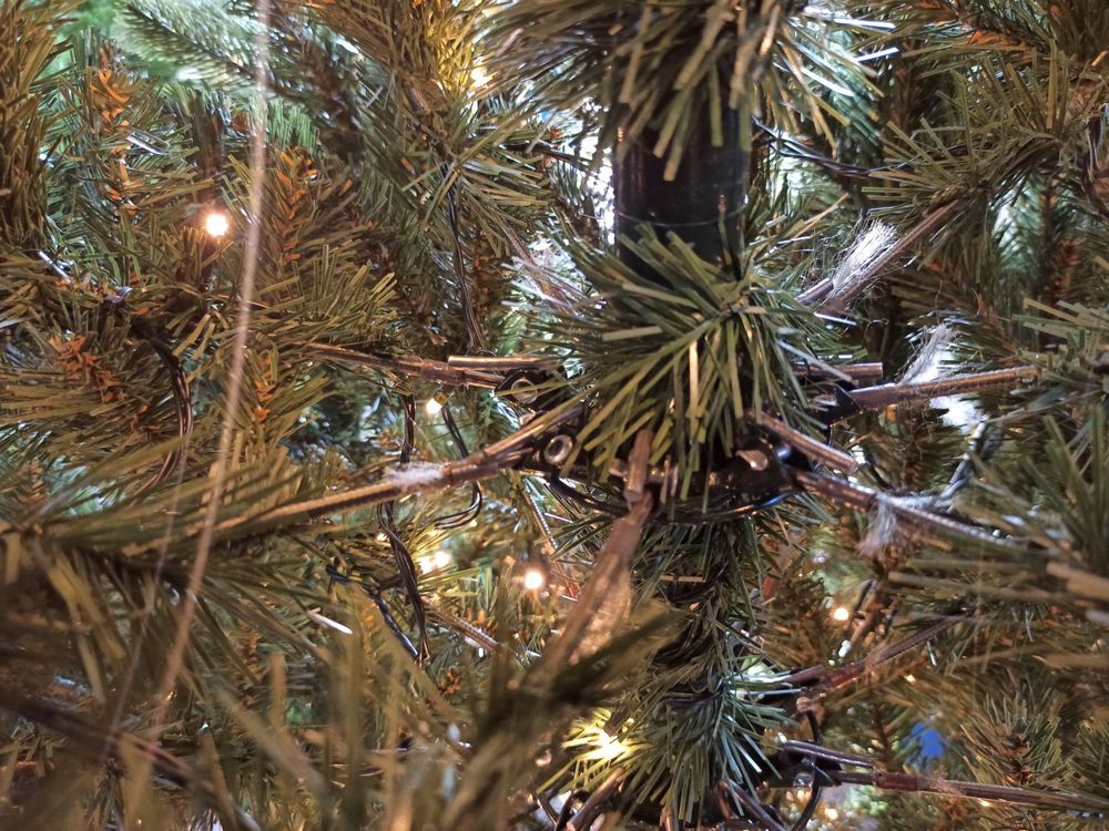 Ель с гирляндой встроенной «Парижанка» (Литая+пвх) 240 см / 2.4 м