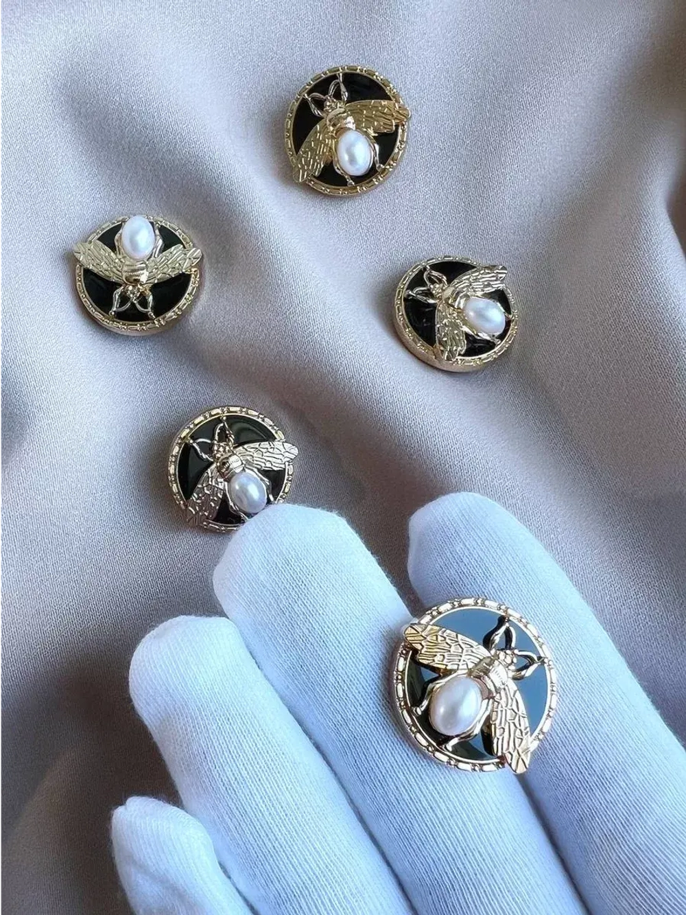 Декоративные металлические пуговицы на ножке