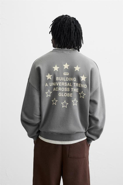 ZARA ТОЛСТОВКА С ЭФФЕКТОМ ПОТЕРТОСТИ С НАДПИСЬЮ, СЕРЫЙ