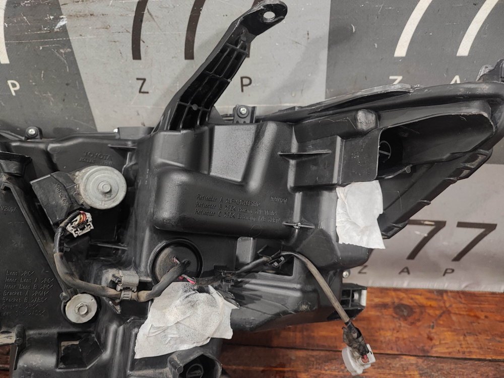Фара правая LED Toyota Land Cruiser Prado 150 17-24 Б/У Оригинал 8114560N20
