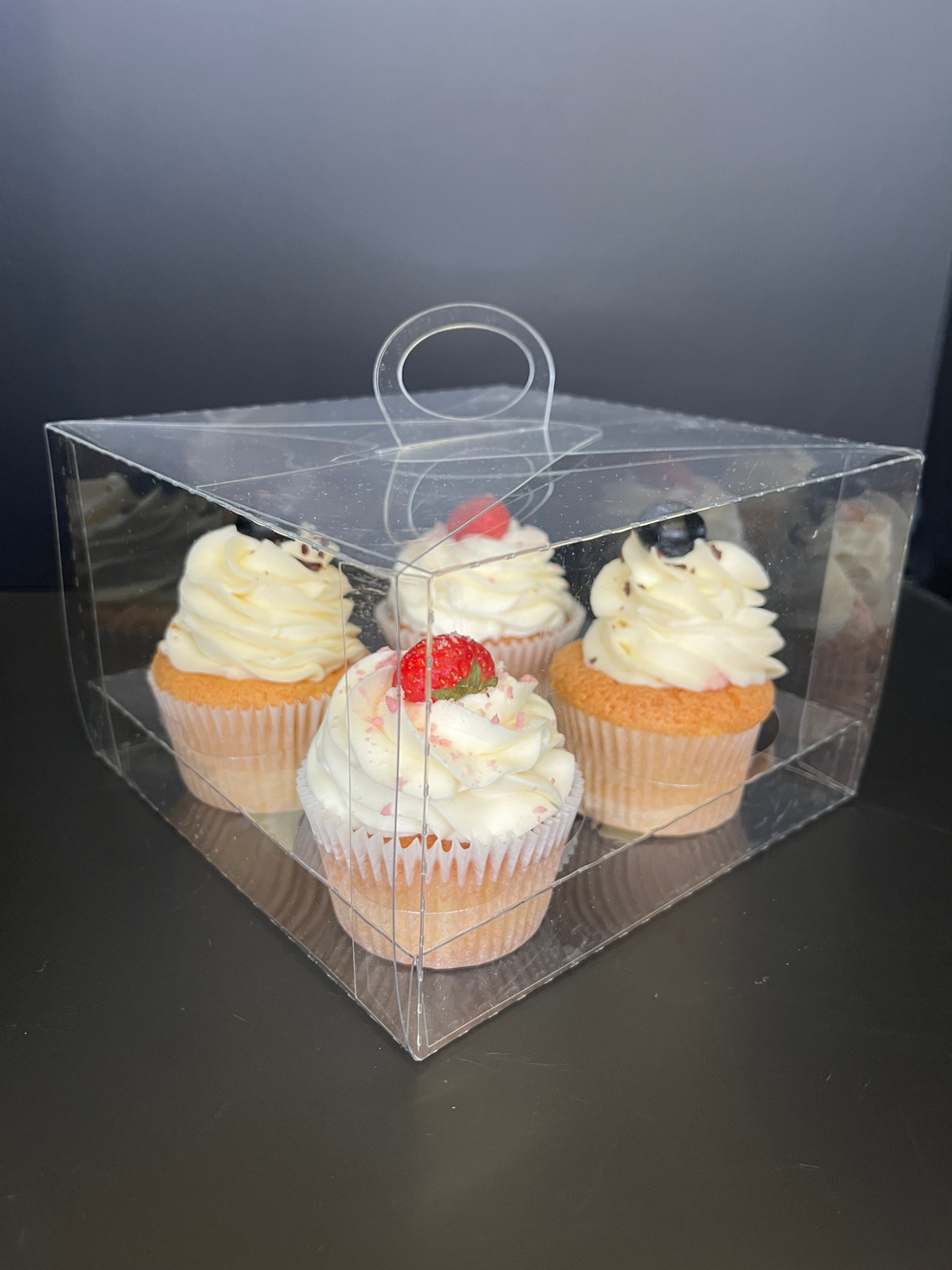 Коробка для бенто-тортика или 4 капкейков