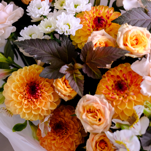 Купить Букет осенний с персиковыми георгинами #60 