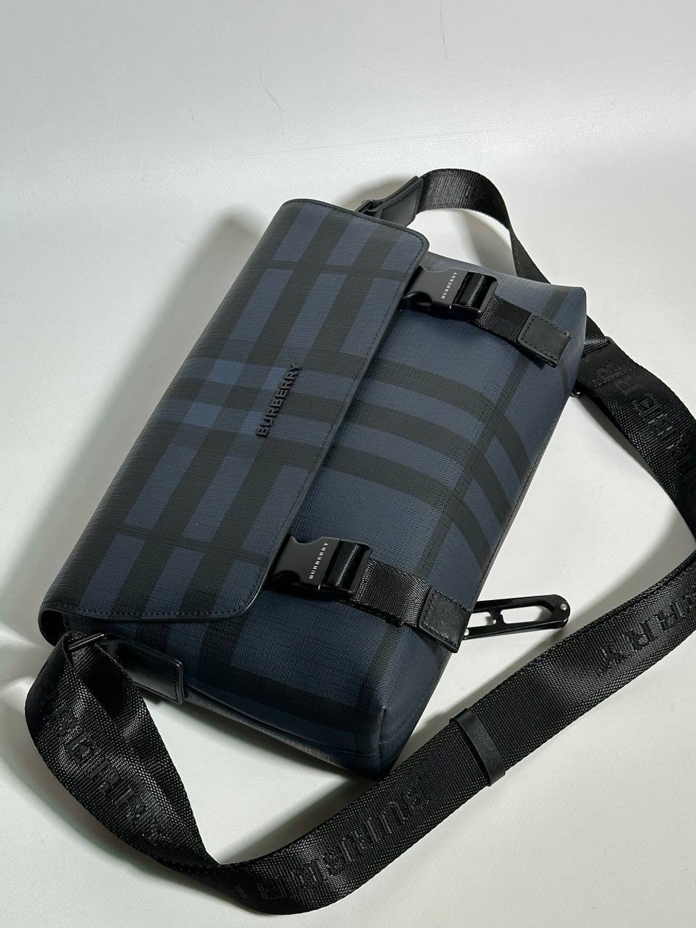 Сумка-мессенджер Burberry