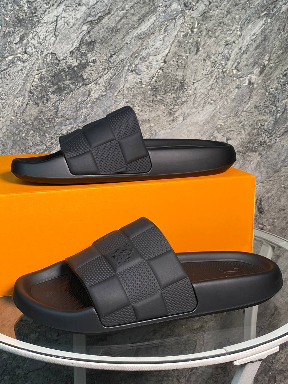 Шлепанцы Louis Vuitton