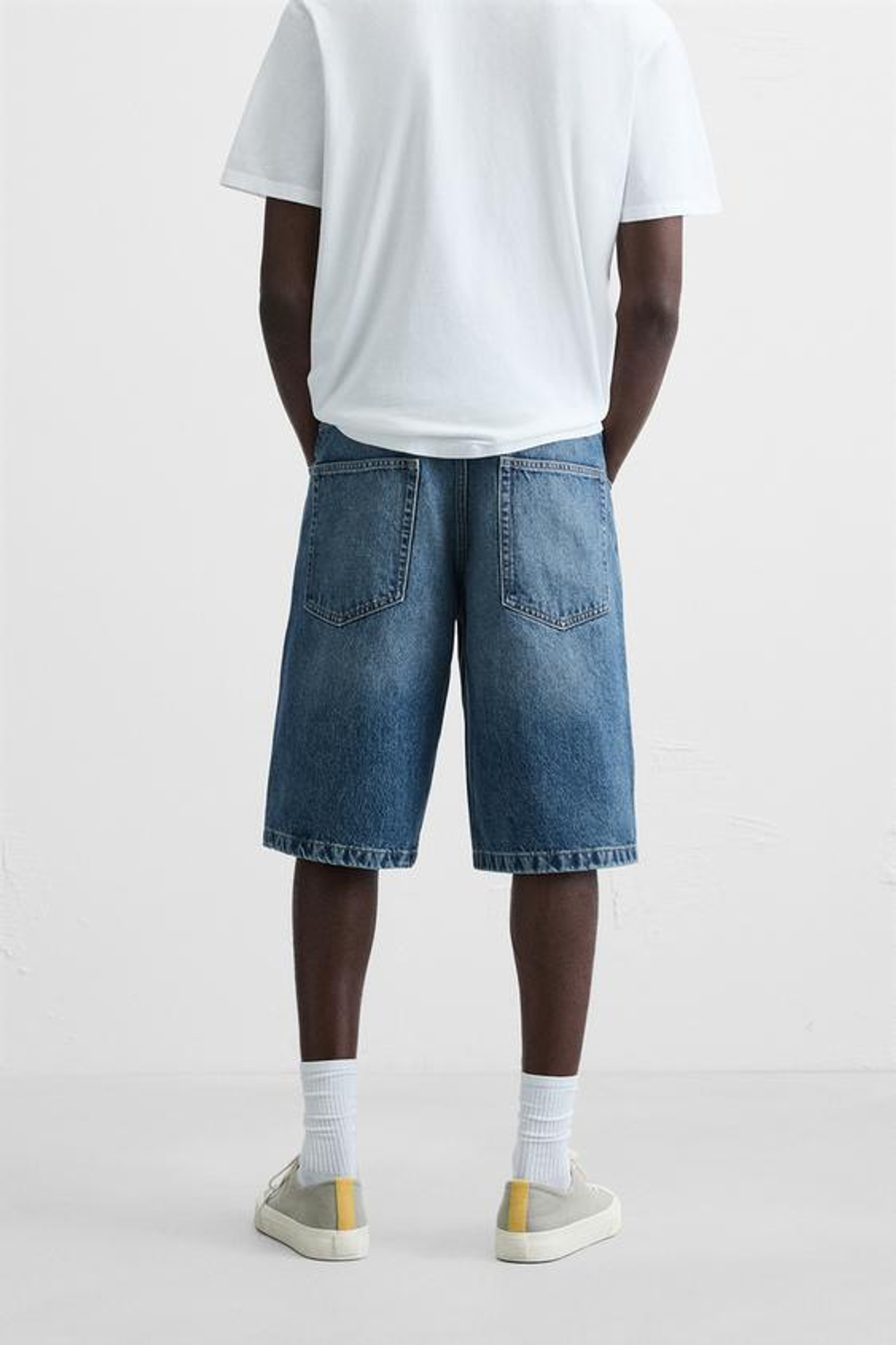 ZARA ДЖИНСОВЫЕ ШОРТЫ-БЕРМУДЫ СВОБОДНОГО КРОЯ, ВЫЦВЕТШИЙ СИНИЙ