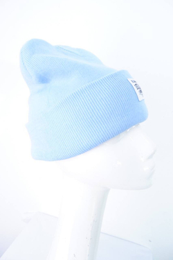 Шапка красивого оттенка