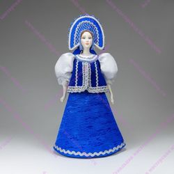 Сувенирная кукла в круглом двурогом кокошнике