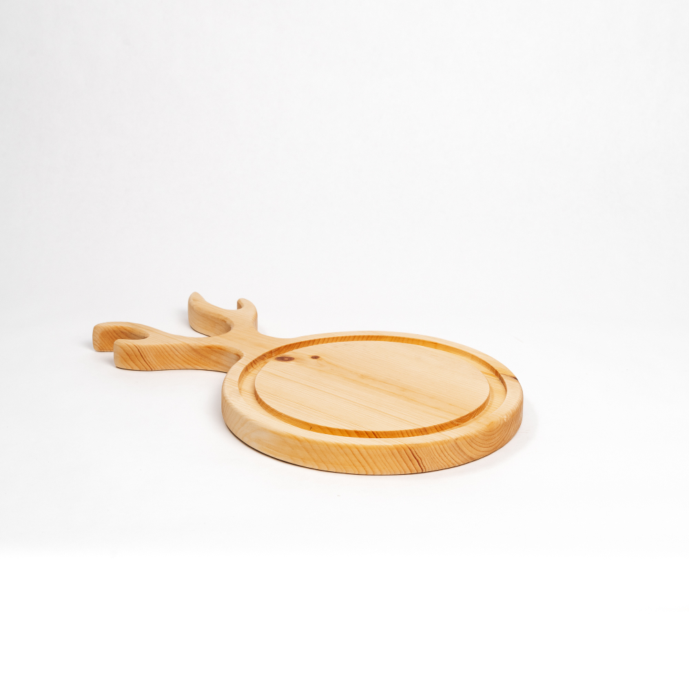 Доска разделочная из древесины сибирского кедра с выборкой. RD87